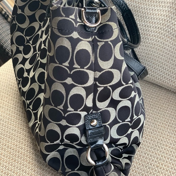 COACH Signature Purse - Picture 8 of 11